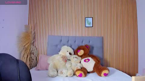 paola online show from February 14, 2026, 12:07 am