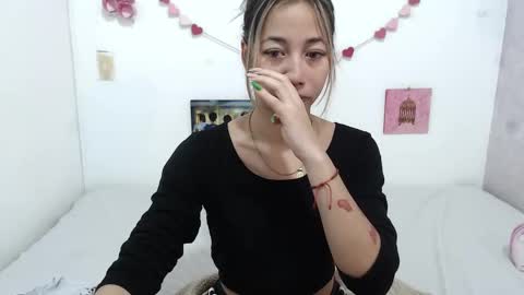 Snapshot of paolabotero chatting on March 5, 2025, 4:24 pm Paola online show from March 5, 2025, 4:24 pm