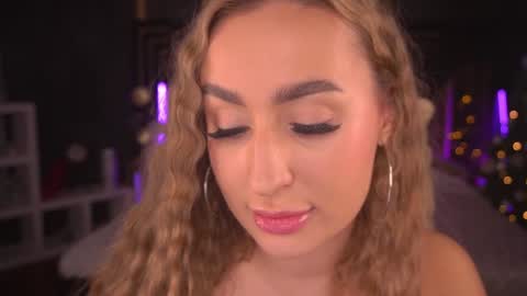 Snapshot of paolamola chatting on January 3, 2025, 6:35 pm Lia online show from January 3, 2025, 6:35 pm