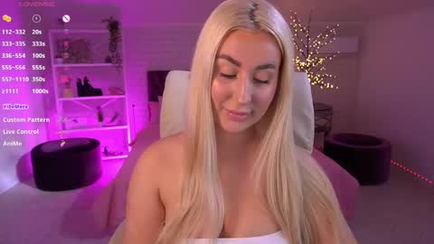 Lia online show from April 30, 2026, 2:12 pm