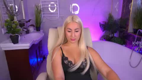 Snapshot of paolamola chatting on June 21, 2026, 2:08 pm Lia online show from June 21, 2026, 2:08 pm