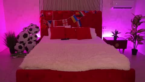 Snapshot of paolamola chatting on July 8, 2026, 2:32 pm Lia online show from July 8, 2026, 2:32 pm