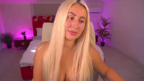 Snapshot of paolamola chatting on July 19, 2026, 1:48 pm Lia online show from July 19, 2026, 1:48 pm