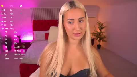 Snapshot of paolamola chatting on July 25, 2026, 2:14 pm Lia online show from July 25, 2026, 2:14 pm