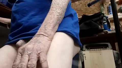 Snapshot of papajb70 chatting on February 19, 2025, 4:01 am papajb70 online show from February 19, 2025, 4:01 am