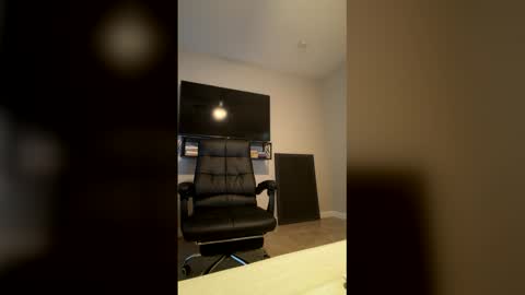 papimaikol020 online show from April 5, 2026, 4:48 pm