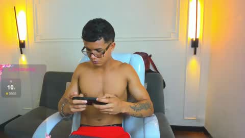 Snapshot of paradise_boy_s chatting on May 4, 2026, 2:35 pm Ryan And Casper online show from May 4, 2026, 2:35 pm