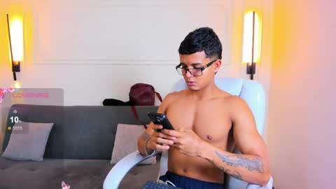 Snapshot of paradise_boy_s chatting on May 7, 2026, 2:33 pm Ryan And Casper online show from May 7, 2026, 2:33 pm
