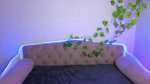 Allie  Alex Thumbs up if you like us online show from December 19, 2024, 2:56 am