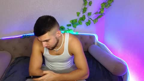 Allie  Alex Thumbs up if you like us online show from January 27, 2025, 1:26 am