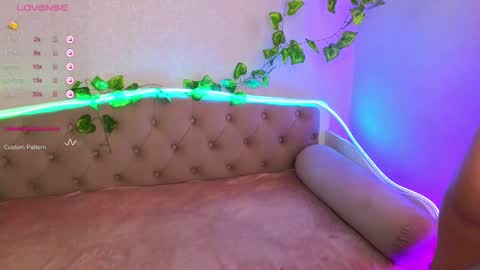 Allie  Alex Thumbs up if you like us online show from February 21, 2025, 5:02 am