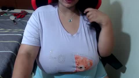 Snapshot of pareja_explosivasexx chatting on July 19, 2026, 10:46 pm Luna online show from July 19, 2026, 10:46 pm
