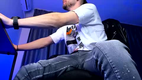 Paris online show from February 25, 2025, 3:42 am