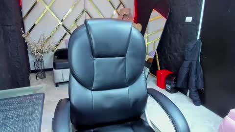 Snapshot of paris_petit chatting on March 25, 2026, 8:37 pm paris petit online show from March 25, 2026, 8:37 pm