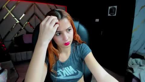 Snapshot of paris_petit chatting on April 21, 2026, 8:55 pm paris petit online show from April 21, 2026, 8:55 pm