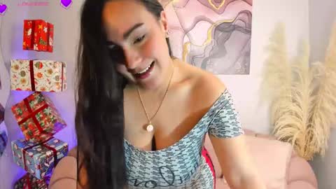 Snapshot of parisangel_ chatting on December 16, 2025, 12:26 am Paris online show from December 16, 2025, 12:26 am