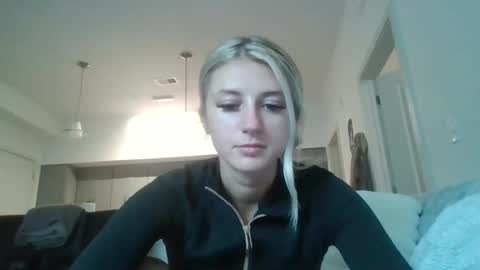 parisbaby2000 online show from September 25, 2025, 6:00 pm