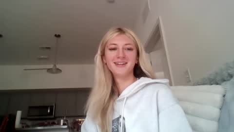 parisbaby2000 online show from October 1, 2025, 2:45 pm