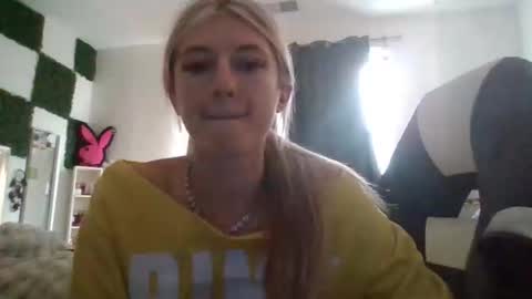 parisbaby2000 online show from February 25, 2026, 3:32 pm