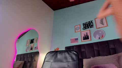 Snapshot of parisfox_ chatting on January 9, 2025, 10:41 pm PARIS online show from January 9, 2025, 10:41 pm