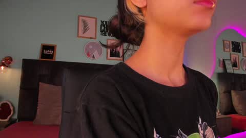 Snapshot of parisfox_ chatting on January 30, 2025, 7:37 pm PARIS online show from January 30, 2025, 7:37 pm