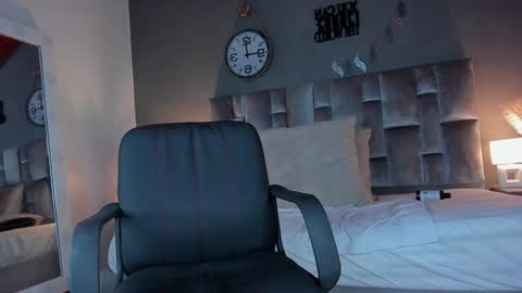 Snapshot of parisfox_ chatting on February 5, 2025, 10:44 pm PARIS online show from February 5, 2025, 10:44 pm