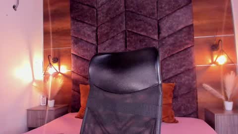 Snapshot of parisfox_ chatting on February 7, 2025, 7:27 pm PARIS online show from February 7, 2025, 7:27 pm