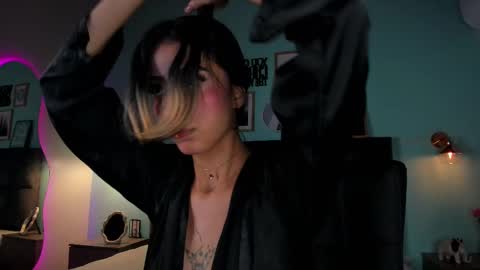 Snapshot of parisfox_ chatting on February 12, 2025, 1:41 am PARIS online show from February 12, 2025, 1:41 am