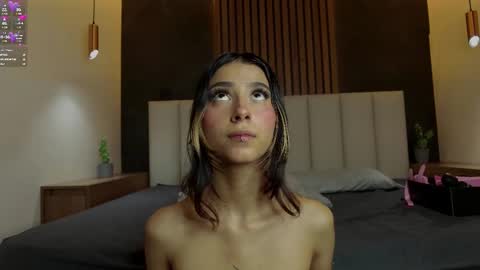 Snapshot of parisfox_ chatting on February 19, 2025, 1:40 am PARIS online show from February 19, 2025, 1:40 am