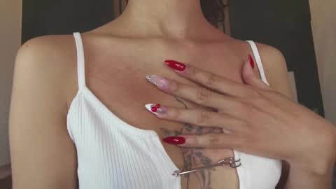 Snapshot of parisfox_ chatting on February 21, 2025, 7:43 pm PARIS online show from February 21, 2025, 7:43 pm