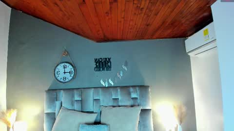 Snapshot of parisfox_ chatting on March 6, 2025, 7:32 pm PARIS online show from March 6, 2025, 7:32 pm