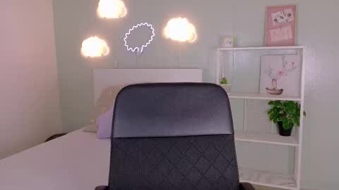 Snapshot of parisfox_ chatting on November 29, 2025, 8:34 pm PARIS online show from November 29, 2025, 8:34 pm