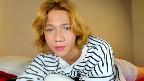 Snapshot of parisstone2 chatting on December 19, 2024, 10:10 pm connie online show from December 19, 2024, 10:10 pm