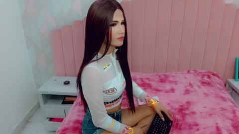 party_fre_girl online show from April 28, 2026, 4:06 am