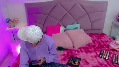 party_fre_girl online show from August 6, 2026, 3:19 am