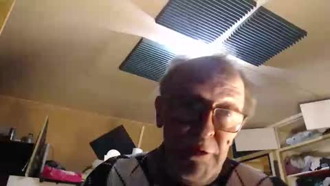 Snapshot of pascal88881 chatting on December 20, 2024, 7:50 pm pascal88881 online show from December 20, 2024, 7:50 pm