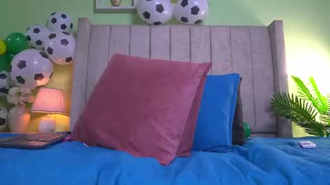Snapshot of patty_m chatting on June 12, 2026, 12:04 pm patty online show from June 12, 2026, 12:04 pm