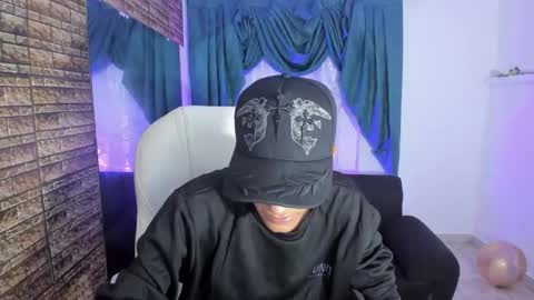 Snapshot of paul_booy chatting on November 11, 2025, 3:06 am Paul online show from November 11, 2025, 3:06 am