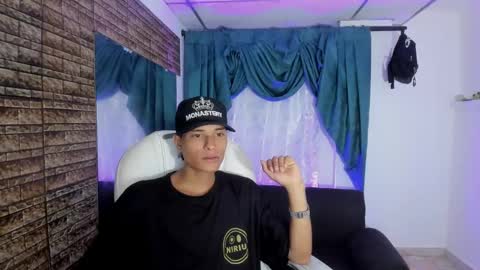 Snapshot of paul_booy chatting on November 14, 2025, 3:05 am Paul online show from November 14, 2025, 3:05 am