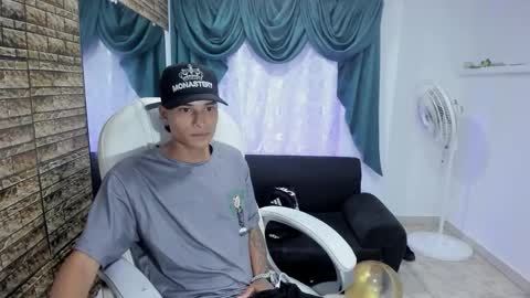 Snapshot of paul_booy chatting on November 26, 2025, 3:29 am Paul online show from November 26, 2025, 3:29 am