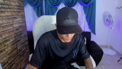 Snapshot of paul_booy chatting on November 29, 2025, 11:52 pm Paul online show from November 29, 2025, 11:52 pm