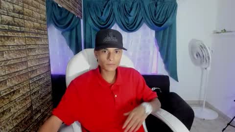 Snapshot of paul_booy chatting on December 2, 2025, 3:01 am Paul online show from December 2, 2025, 3:01 am