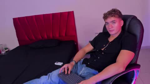 Snapshot of paul_george212 chatting on November 29, 2025, 3:59 pm Paull George online show from November 29, 2025, 3:59 pm