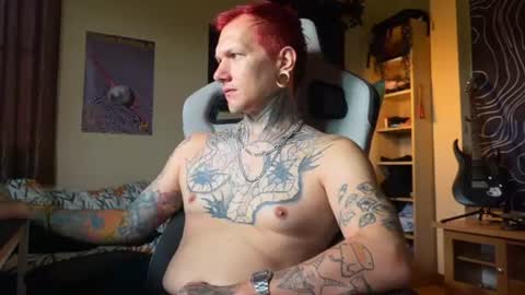 Snapshot of paul_razor chatting on June 13, 2026, 12:30 am Paul online show from June 13, 2026, 12:30 am