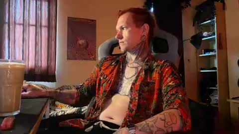Snapshot of paul_razor chatting on June 16, 2026, 1:52 am Paul online show from June 16, 2026, 1:52 am