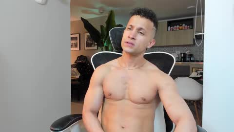 Snapshot of paul_reyborg chatting on October 3, 2025, 12:40 am Paul online show from October 3, 2025, 12:40 am