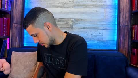 Snapshot of paul_rivera chatting on December 6, 2024, 8:18 pm Paul Rivera online show from December 6, 2024, 8:18 pm