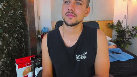 Snapshot of paul_rivera chatting on December 10, 2024, 11:08 pm Paul Rivera online show from December 10, 2024, 11:08 pm