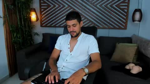 Snapshot of paul_rivera chatting on February 12, 2025, 7:56 pm Paul Rivera online show from February 12, 2025, 7:56 pm