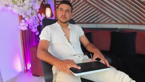 Snapshot of paul_rivera chatting on June 2, 2026, 11:18 pm Paul Rivera online show from June 2, 2026, 11:18 pm